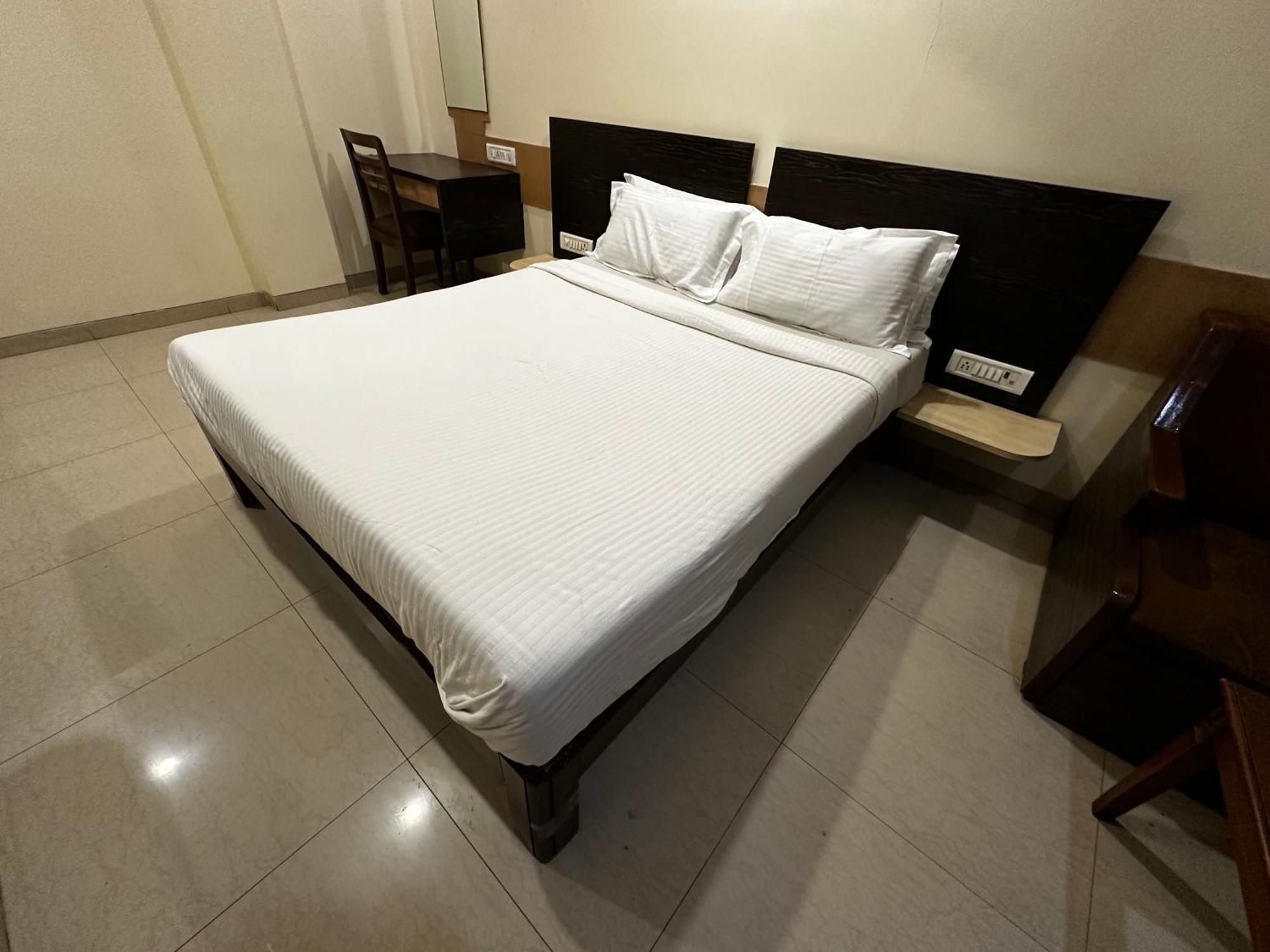 The Saffron Suites Sasupada Luaran gambar